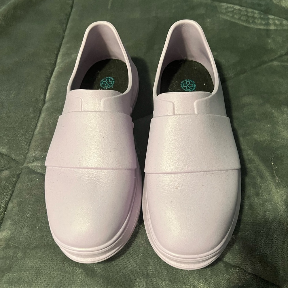 Gales nursing shoes. Limited edition lilac color